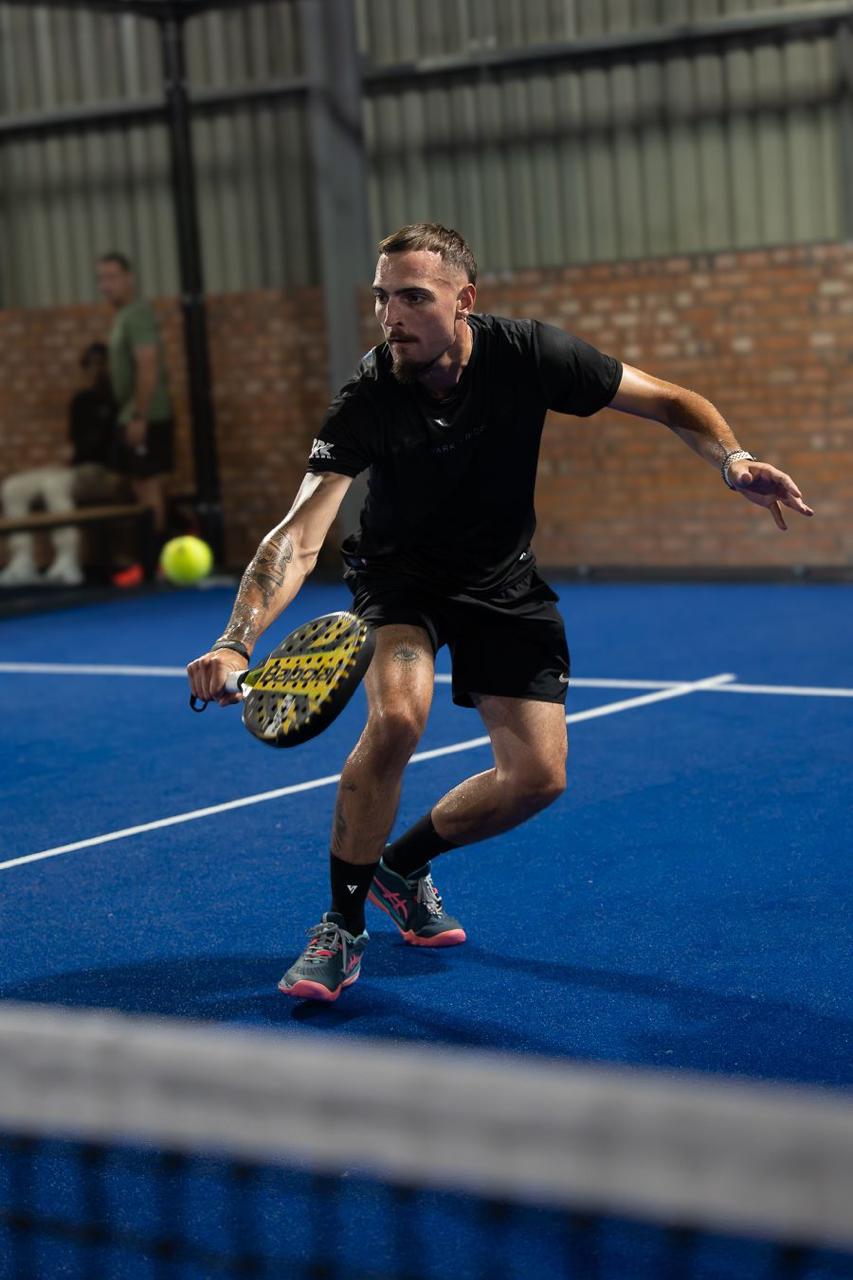 Diego De Abreu on court during padel coaching